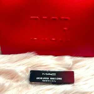 MAC “E For Effortless” lipstick 💋